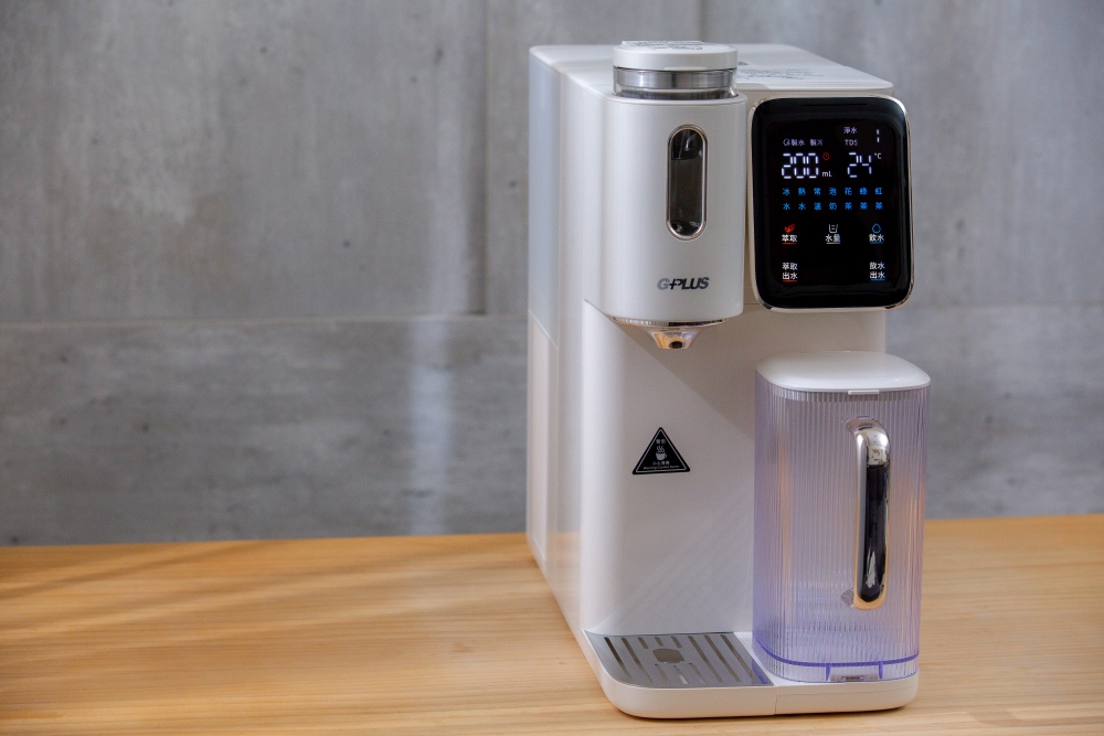 好物分享。GPLUS 淨萃飲．茶咖雙萃冰溫熱RO飲水機 | 6度冰水×3秒瞬熱，一家人的日常用水安心選擇，喝水、泡茶、沖咖啡一台搞定