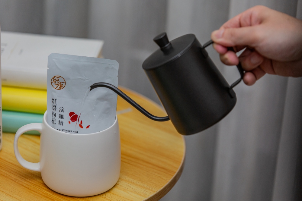 好物分享。純煉滴雞精 | 全家人的日常營養補給，孩子、媽媽、爸爸都適合的5款滴雞精