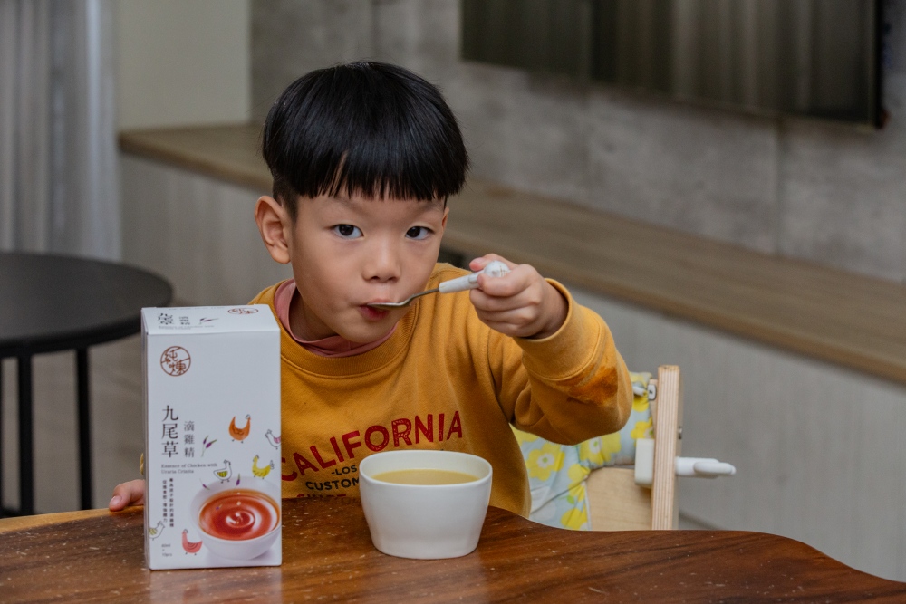 好物分享。純煉滴雞精 | 全家人的日常營養補給，孩子、媽媽、爸爸都適合的5款滴雞精