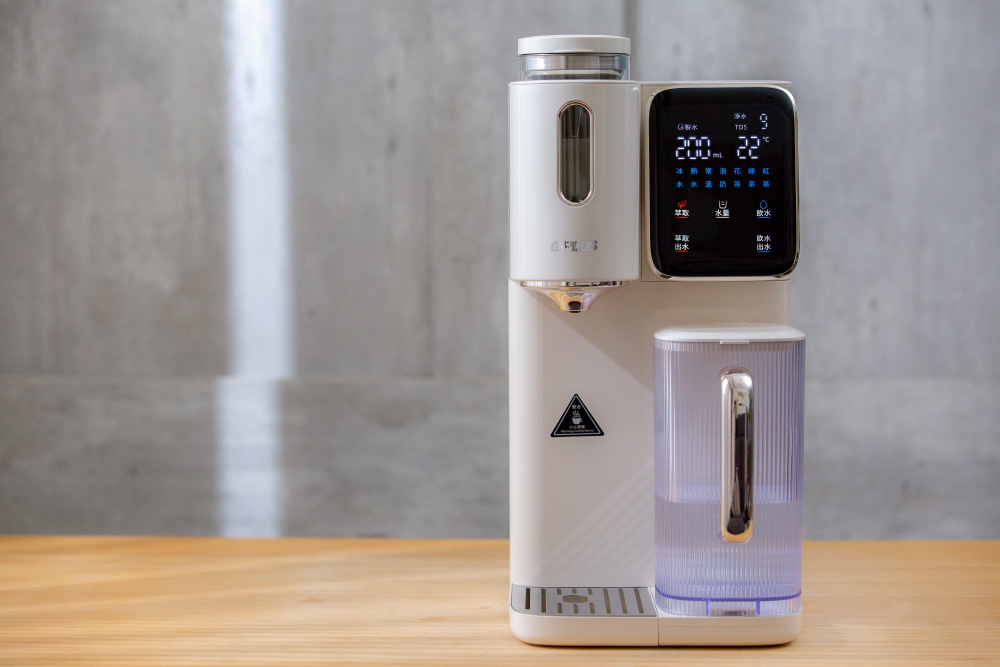 好物分享。GPLUS 淨萃飲．茶咖雙萃冰溫熱RO飲水機 | 6度冰水×3秒瞬熱，一家人的日常用水安心選擇，喝水、泡茶、沖咖啡一台搞定