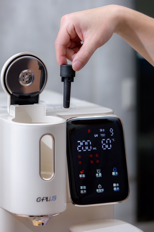 好物分享。GPLUS 淨萃飲．茶咖雙萃冰溫熱RO飲水機 | 6度冰水×3秒瞬熱，一家人的日常用水安心選擇，喝水、泡茶、沖咖啡一台搞定