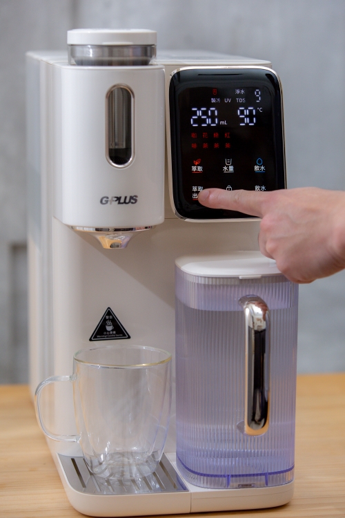 好物分享。GPLUS 淨萃飲．茶咖雙萃冰溫熱RO飲水機 | 6度冰水×3秒瞬熱，一家人的日常用水安心選擇，喝水、泡茶、沖咖啡一台搞定