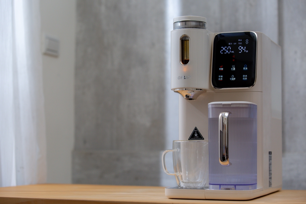 好物分享。GPLUS 淨萃飲．茶咖雙萃冰溫熱RO飲水機 | 6度冰水×3秒瞬熱，一家人的日常用水安心選擇，喝水、泡茶、沖咖啡一台搞定