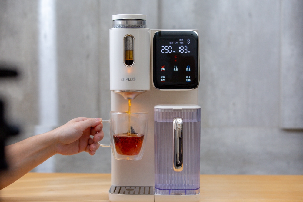 好物分享。GPLUS 淨萃飲．茶咖雙萃冰溫熱RO飲水機 | 6度冰水×3秒瞬熱，一家人的日常用水安心選擇，喝水、泡茶、沖咖啡一台搞定
