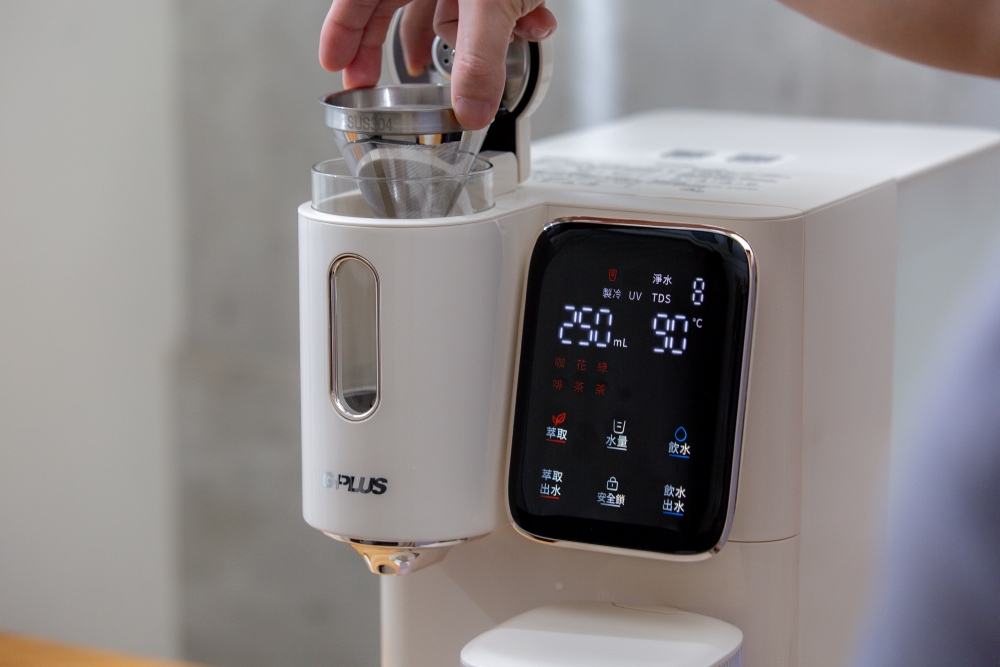 好物分享。GPLUS 淨萃飲．茶咖雙萃冰溫熱RO飲水機 | 6度冰水×3秒瞬熱，一家人的日常用水安心選擇，喝水、泡茶、沖咖啡一台搞定