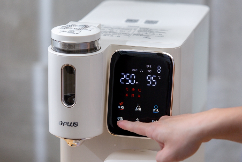 好物分享。GPLUS 淨萃飲．茶咖雙萃冰溫熱RO飲水機 | 6度冰水×3秒瞬熱，一家人的日常用水安心選擇，喝水、泡茶、沖咖啡一台搞定