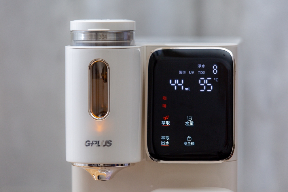 好物分享。GPLUS 淨萃飲．茶咖雙萃冰溫熱RO飲水機 | 6度冰水×3秒瞬熱，一家人的日常用水安心選擇，喝水、泡茶、沖咖啡一台搞定