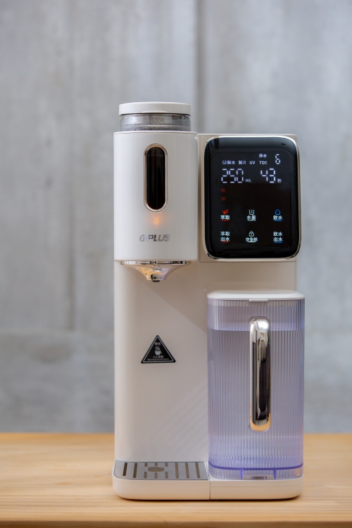 好物分享。GPLUS 淨萃飲．茶咖雙萃冰溫熱RO飲水機 | 6度冰水×3秒瞬熱，一家人的日常用水安心選擇，喝水、泡茶、沖咖啡一台搞定