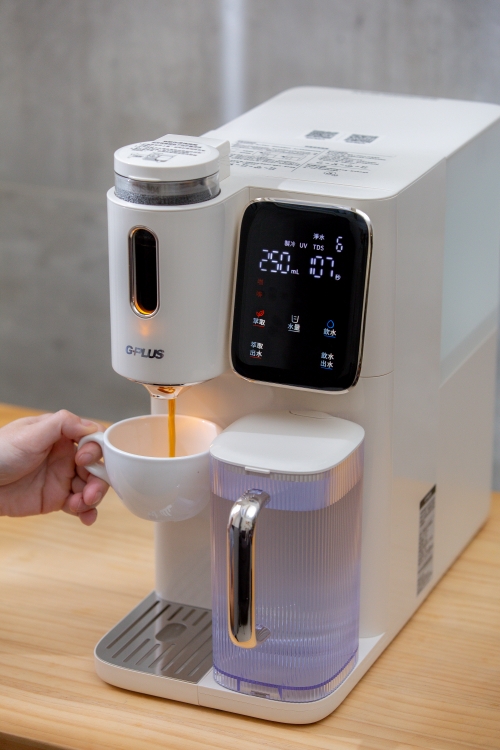 好物分享。GPLUS 淨萃飲．茶咖雙萃冰溫熱RO飲水機 | 6度冰水×3秒瞬熱，一家人的日常用水安心選擇，喝水、泡茶、沖咖啡一台搞定