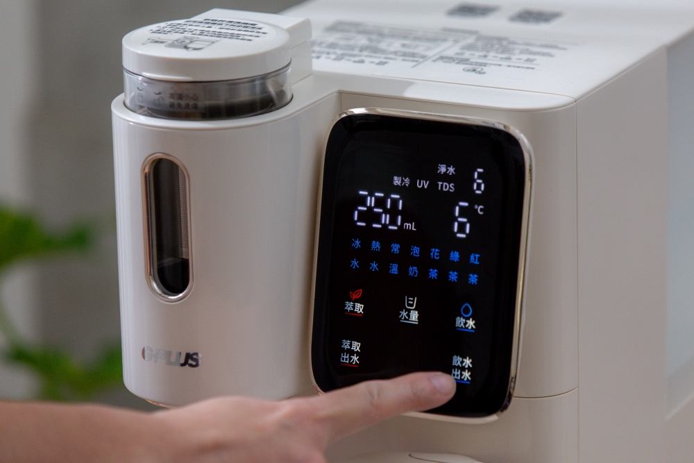 好物分享。GPLUS 淨萃飲．茶咖雙萃冰溫熱RO飲水機 | 6度冰水×3秒瞬熱，一家人的日常用水安心選擇，喝水、泡茶、沖咖啡一台搞定