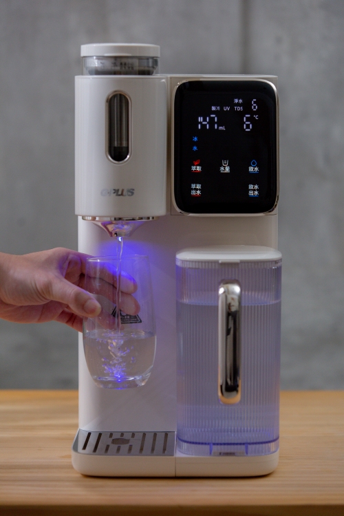 好物分享。GPLUS 淨萃飲．茶咖雙萃冰溫熱RO飲水機 | 6度冰水×3秒瞬熱，一家人的日常用水安心選擇，喝水、泡茶、沖咖啡一台搞定