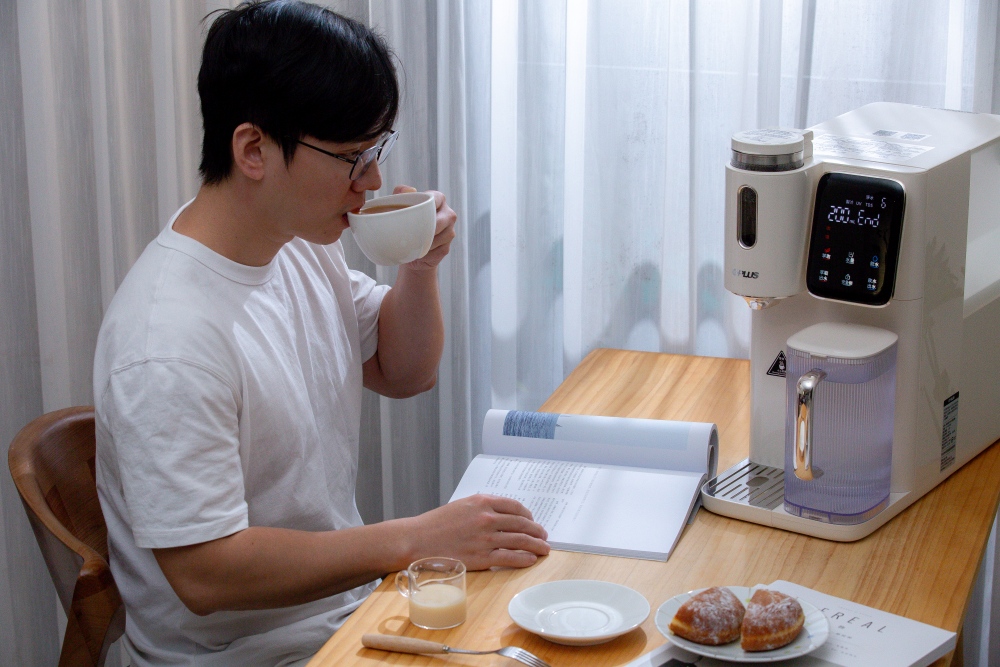 好物分享。GPLUS 淨萃飲．茶咖雙萃冰溫熱RO飲水機 | 6度冰水×3秒瞬熱，一家人的日常用水安心選擇，喝水、泡茶、沖咖啡一台搞定