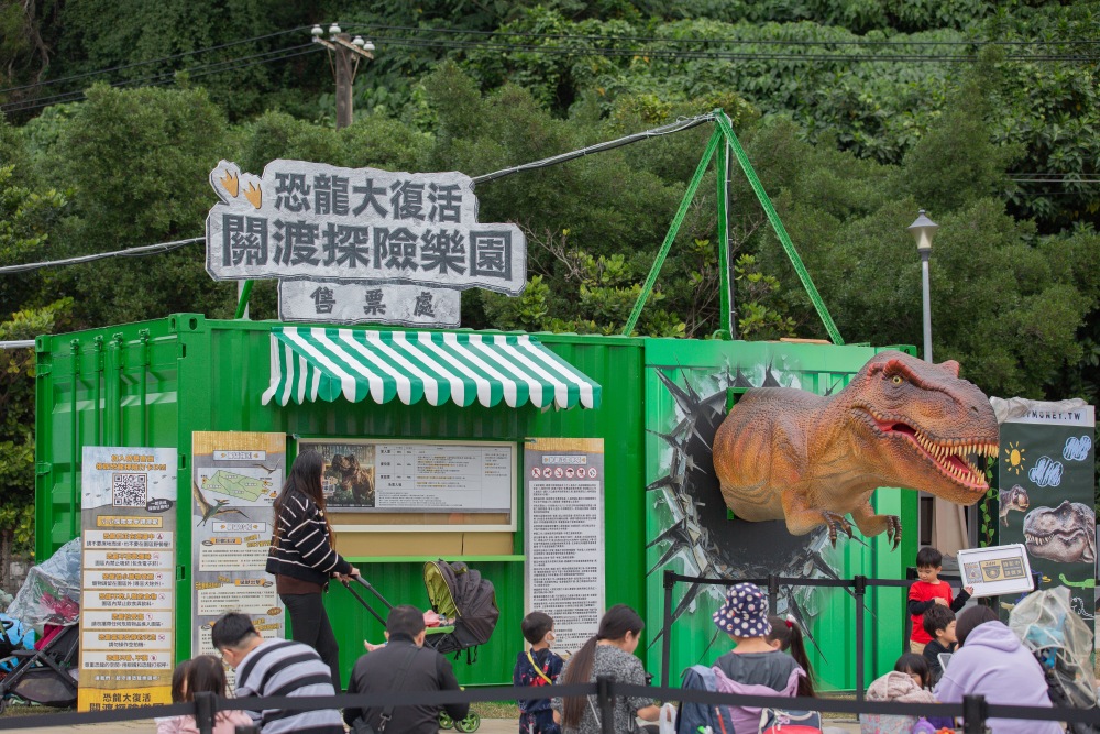 【攻略】台北親子景點。恐龍大復活關渡探險樂園｜占地1500坪、70隻恐龍出沒，逼真到小小孩被嚇到的恐龍展～侏羅紀大巡禮＋互動遊戲全攻略