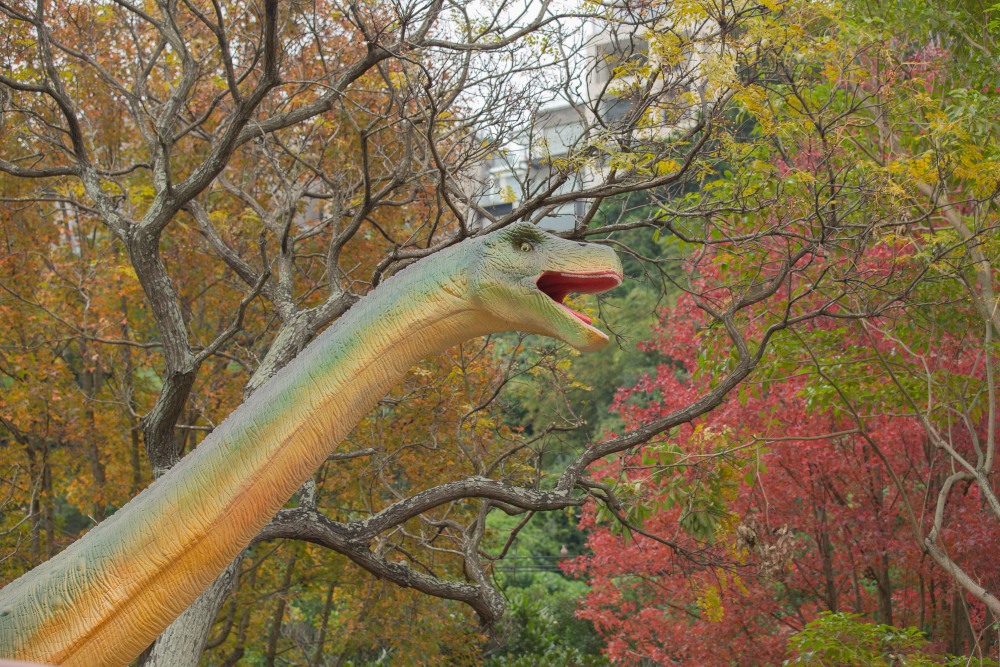 【攻略】台北親子景點。恐龍大復活關渡探險樂園｜占地1500坪、70隻恐龍出沒，逼真到小小孩被嚇到的恐龍展～侏羅紀大巡禮＋互動遊戲全攻略