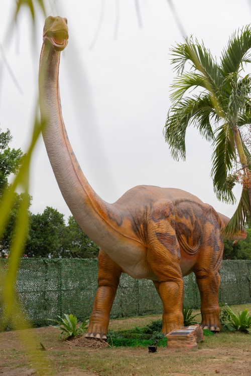 【攻略】台北親子景點。恐龍大復活關渡探險樂園｜占地1500坪、70隻恐龍出沒，逼真到小小孩被嚇到的恐龍展～侏羅紀大巡禮＋互動遊戲全攻略