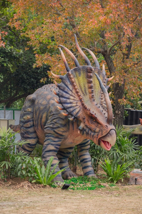 【攻略】台北親子景點。恐龍大復活關渡探險樂園｜占地1500坪、70隻恐龍出沒，逼真到小小孩被嚇到的恐龍展～侏羅紀大巡禮＋互動遊戲全攻略