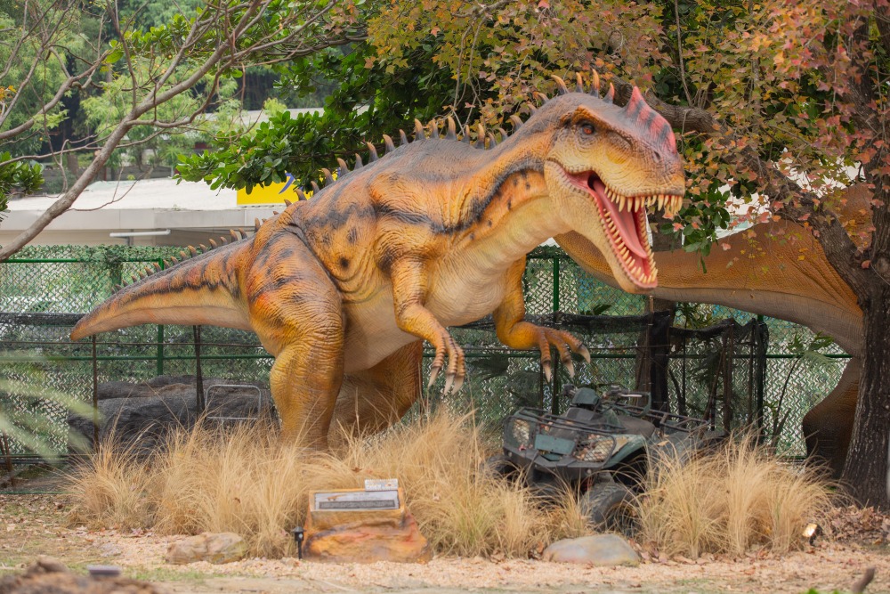 【攻略】台北親子景點。恐龍大復活關渡探險樂園｜占地1500坪、70隻恐龍出沒，逼真到小小孩被嚇到的恐龍展～侏羅紀大巡禮＋互動遊戲全攻略