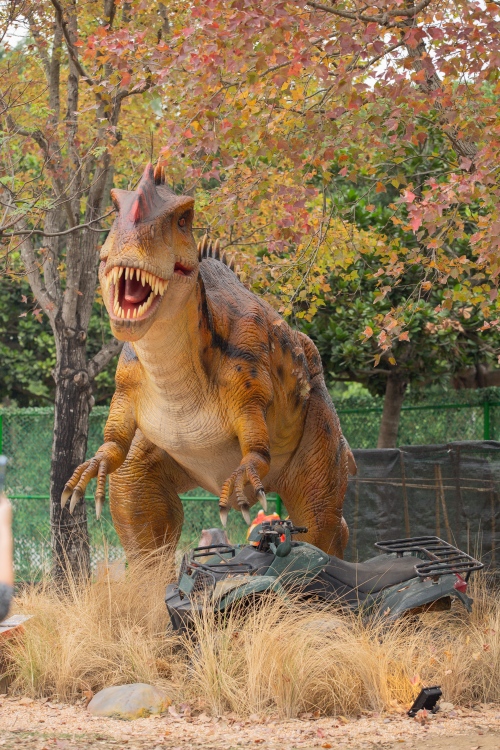 【攻略】台北親子景點。恐龍大復活關渡探險樂園｜占地1500坪、70隻恐龍出沒，逼真到小小孩被嚇到的恐龍展～侏羅紀大巡禮＋互動遊戲全攻略