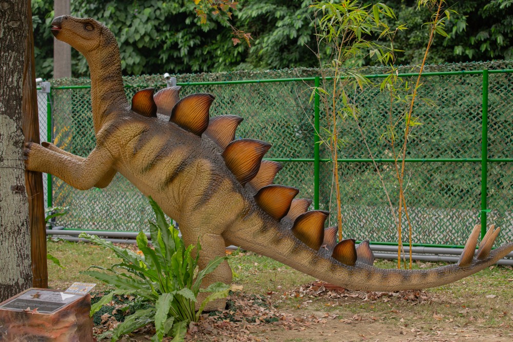 【攻略】台北親子景點。恐龍大復活關渡探險樂園｜占地1500坪、70隻恐龍出沒，逼真到小小孩被嚇到的恐龍展～侏羅紀大巡禮＋互動遊戲全攻略