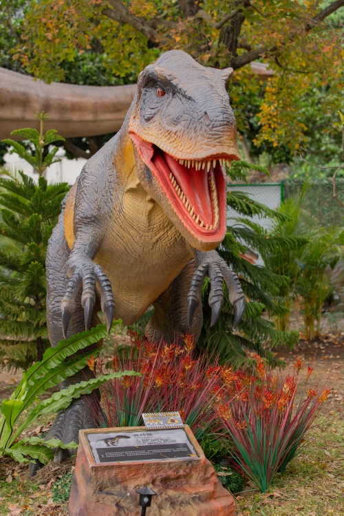 【攻略】台北親子景點。恐龍大復活關渡探險樂園｜占地1500坪、70隻恐龍出沒，逼真到小小孩被嚇到的恐龍展～侏羅紀大巡禮＋互動遊戲全攻略