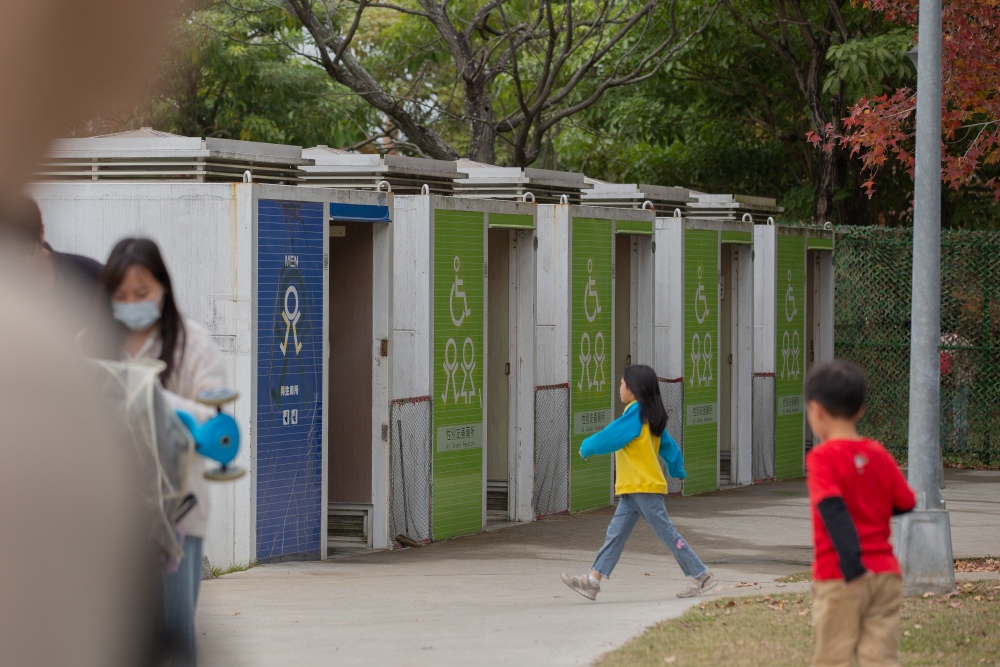【攻略】台北親子景點。恐龍大復活關渡探險樂園｜占地1500坪、70隻恐龍出沒，逼真到小小孩被嚇到的恐龍展～侏羅紀大巡禮＋互動遊戲全攻略