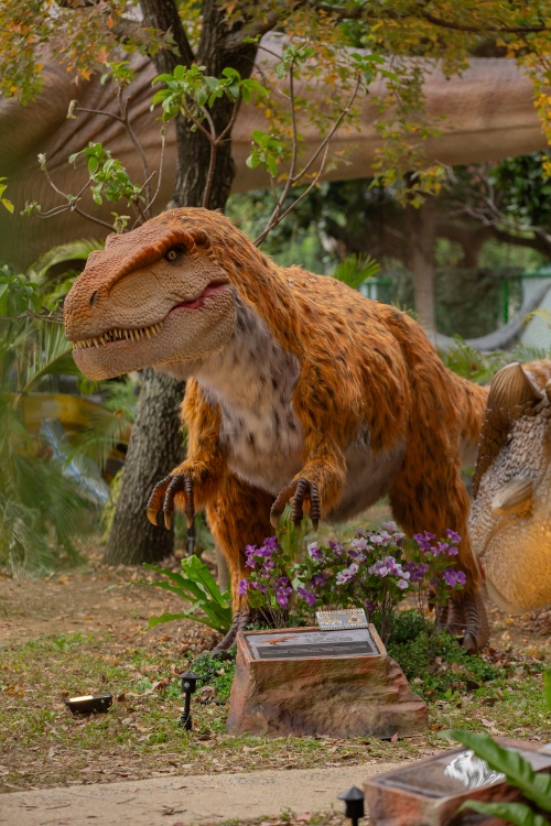 【攻略】台北親子景點。恐龍大復活關渡探險樂園｜占地1500坪、70隻恐龍出沒，逼真到小小孩被嚇到的恐龍展～侏羅紀大巡禮＋互動遊戲全攻略