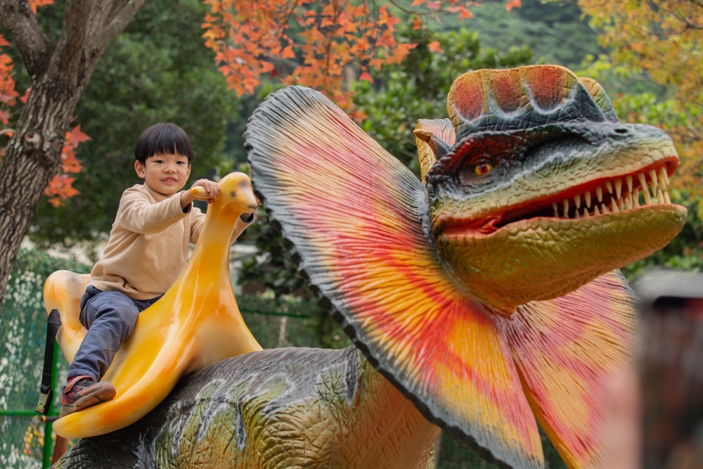 【攻略】台北親子景點。恐龍大復活關渡探險樂園｜占地1500坪、70隻恐龍出沒，逼真到小小孩被嚇到的恐龍展～侏羅紀大巡禮＋互動遊戲全攻略