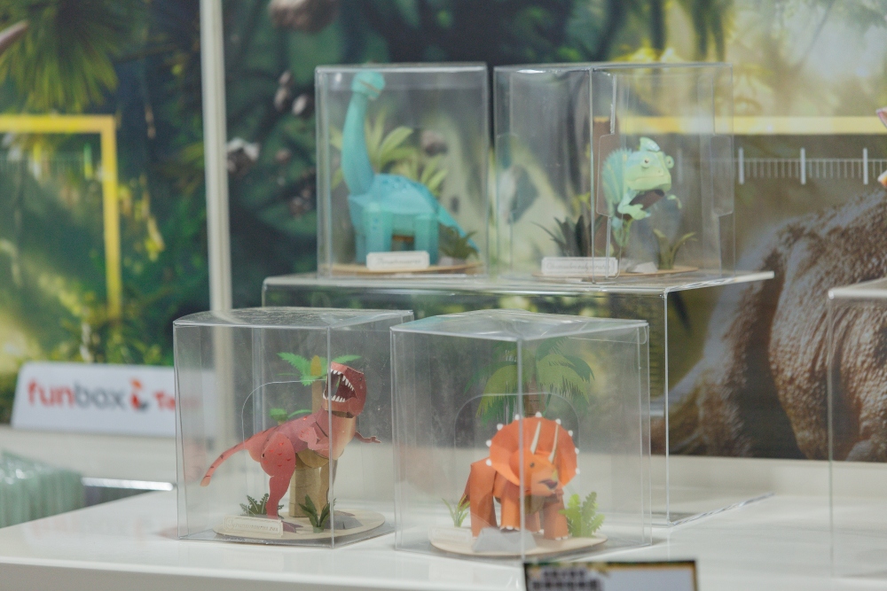 【攻略】台北親子景點。恐龍大復活關渡探險樂園｜占地1500坪、70隻恐龍出沒，逼真到小小孩被嚇到的恐龍展～侏羅紀大巡禮＋互動遊戲全攻略