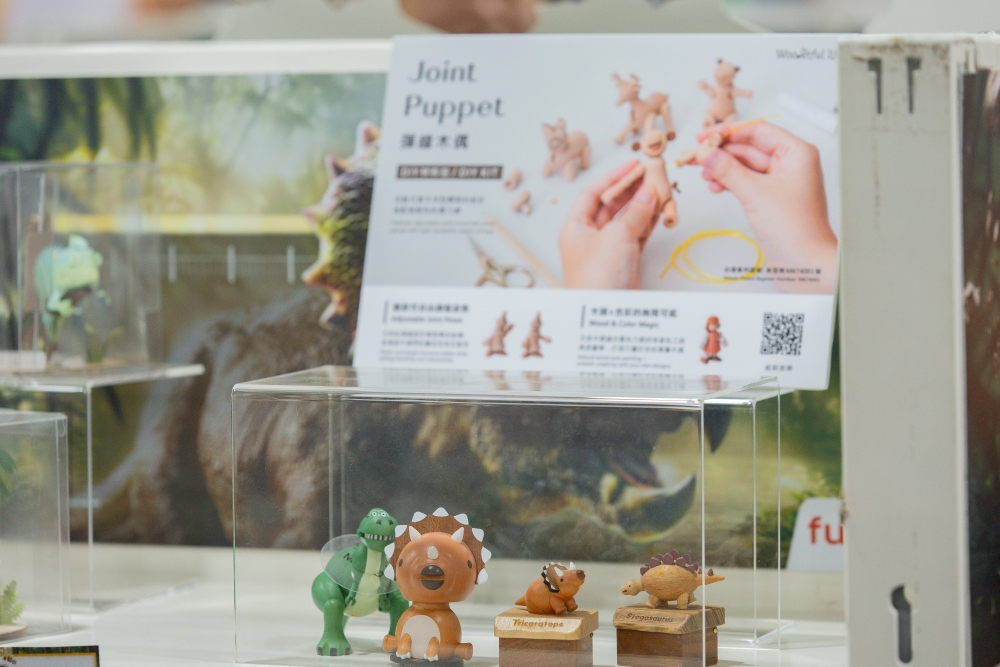 【攻略】台北親子景點。恐龍大復活關渡探險樂園｜占地1500坪、70隻恐龍出沒，逼真到小小孩被嚇到的恐龍展～侏羅紀大巡禮＋互動遊戲全攻略