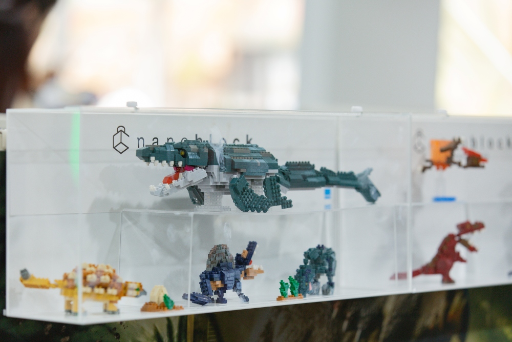 【攻略】台北親子景點。恐龍大復活關渡探險樂園｜占地1500坪、70隻恐龍出沒，逼真到小小孩被嚇到的恐龍展～侏羅紀大巡禮＋互動遊戲全攻略