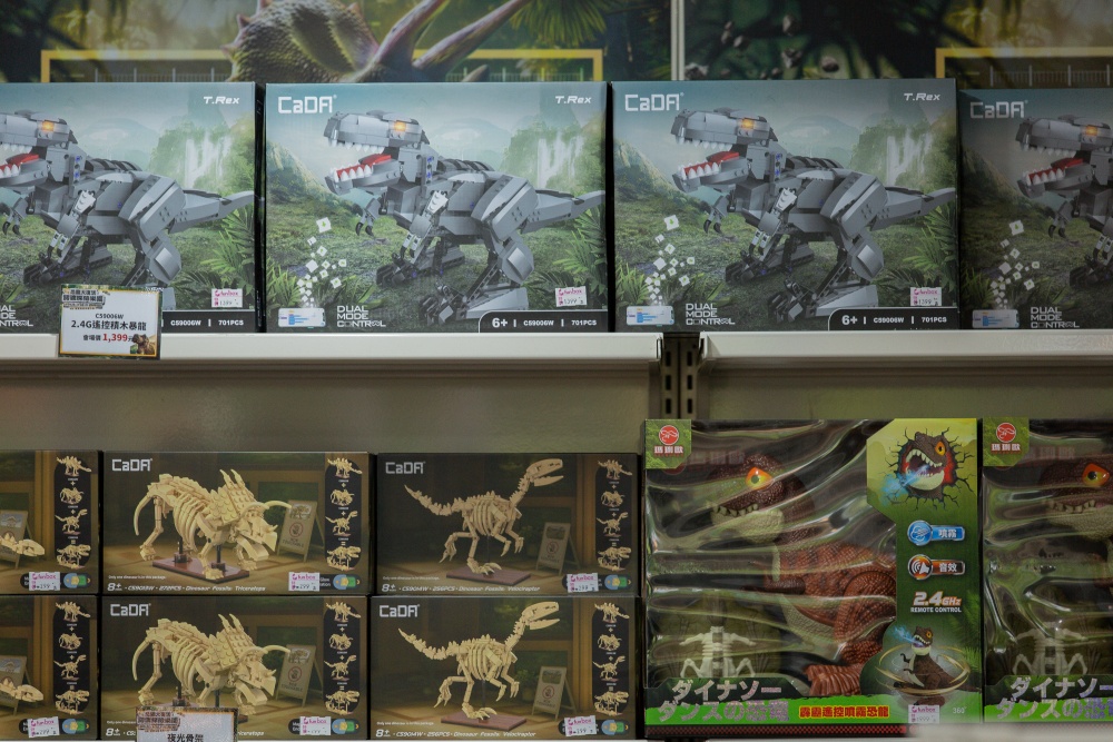 【攻略】台北親子景點。恐龍大復活關渡探險樂園｜占地1500坪、70隻恐龍出沒，逼真到小小孩被嚇到的恐龍展～侏羅紀大巡禮＋互動遊戲全攻略