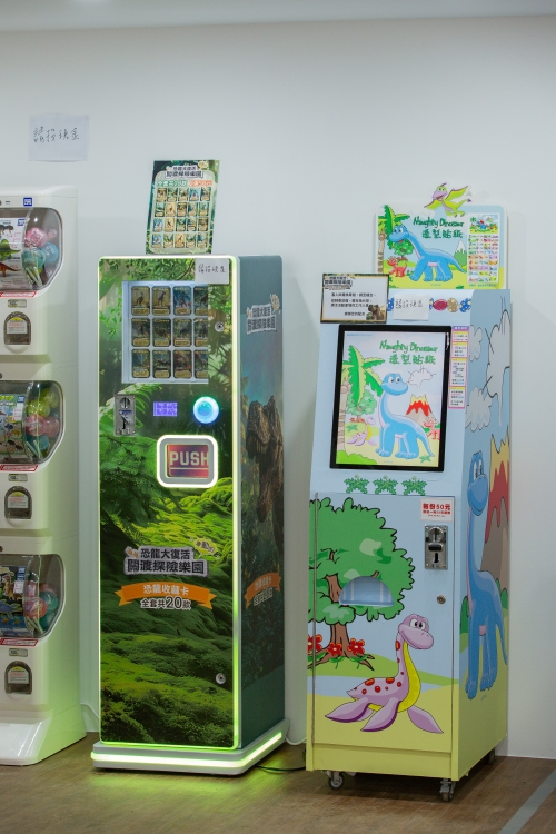 【攻略】台北親子景點。恐龍大復活關渡探險樂園｜占地1500坪、70隻恐龍出沒，逼真到小小孩被嚇到的恐龍展～侏羅紀大巡禮＋互動遊戲全攻略