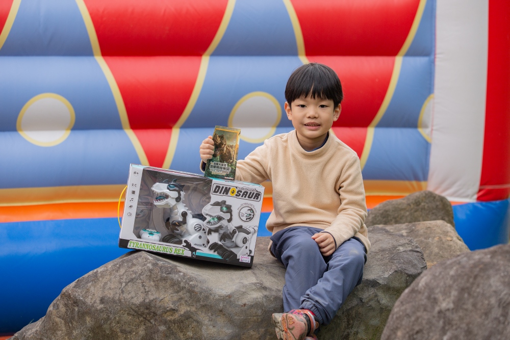 【攻略】台北親子景點。恐龍大復活關渡探險樂園｜占地1500坪、70隻恐龍出沒，逼真到小小孩被嚇到的恐龍展～侏羅紀大巡禮＋互動遊戲全攻略