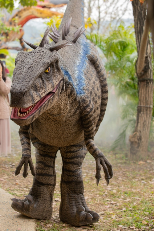 【攻略】台北親子景點。恐龍大復活關渡探險樂園｜占地1500坪、70隻恐龍出沒，逼真到小小孩被嚇到的恐龍展～侏羅紀大巡禮＋互動遊戲全攻略