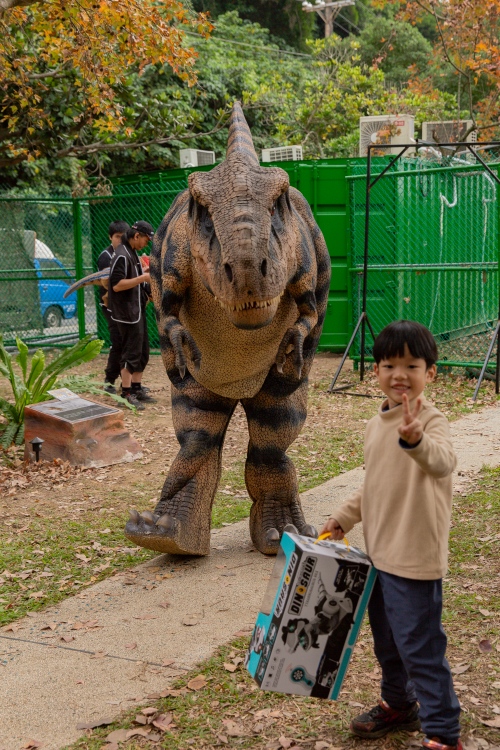 【攻略】台北親子景點。恐龍大復活關渡探險樂園｜占地1500坪、70隻恐龍出沒，逼真到小小孩被嚇到的恐龍展～侏羅紀大巡禮＋互動遊戲全攻略