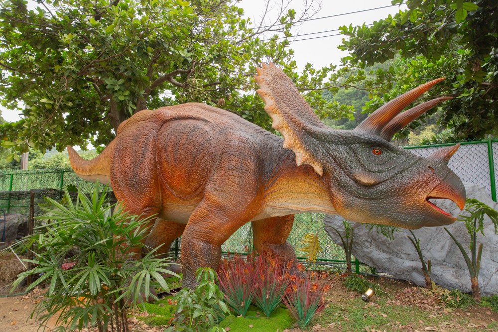 【攻略】台北親子景點。恐龍大復活關渡探險樂園｜占地1500坪、70隻恐龍出沒，逼真到小小孩被嚇到的恐龍展～侏羅紀大巡禮＋互動遊戲全攻略