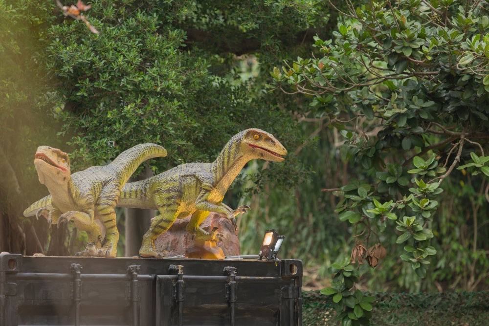 【攻略】台北親子景點。恐龍大復活關渡探險樂園｜占地1500坪、70隻恐龍出沒，逼真到小小孩被嚇到的恐龍展～侏羅紀大巡禮＋互動遊戲全攻略