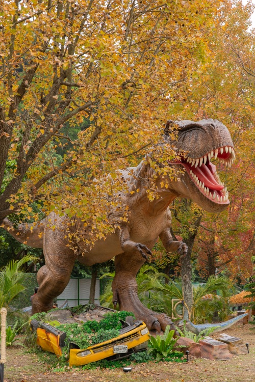 【攻略】台北親子景點。恐龍大復活關渡探險樂園｜占地1500坪、70隻恐龍出沒，逼真到小小孩被嚇到的恐龍展～侏羅紀大巡禮＋互動遊戲全攻略