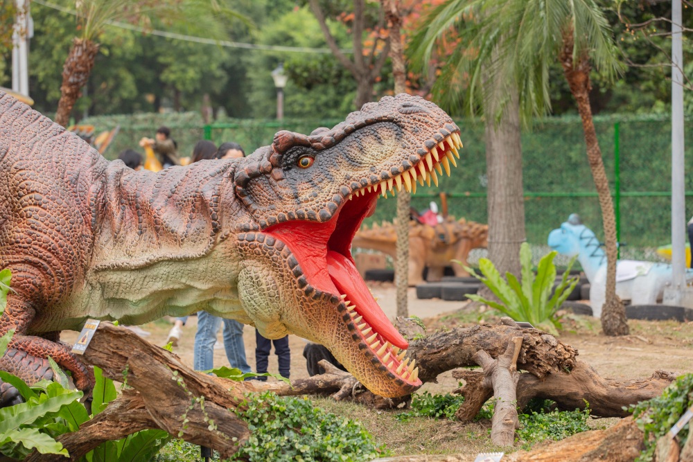 【攻略】台北親子景點。恐龍大復活關渡探險樂園｜占地1500坪、70隻恐龍出沒，逼真到小小孩被嚇到的恐龍展～侏羅紀大巡禮＋互動遊戲全攻略