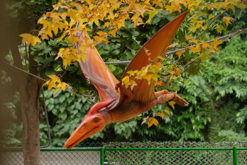 【攻略】台北親子景點。恐龍大復活關渡探險樂園｜占地1500坪、70隻恐龍出沒，逼真到小小孩被嚇到的恐龍展～侏羅紀大巡禮＋互動遊戲全攻略