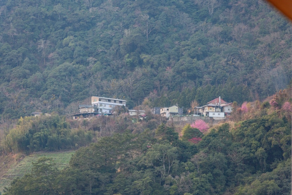 新竹/尖石．新光部落「山野青隆的家」 | 高山質感民宿、享用巴燕家有機火鍋、被山嵐與雲海包圍、可遠眺司馬庫斯