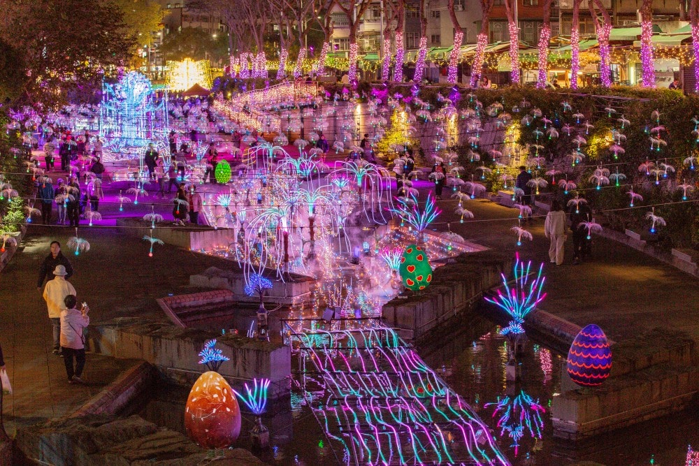 新北/新莊.2026中港大排光雕展「星耀中港 夢幻星河」 | 漫步台版清溪川!7米高星耀之樹閃耀新莊夜空、3米高雪白北極熊現身夢幻星河,收藏全台最浪漫的城市光廊 - 第13張圖 新北/新莊.2026中港大排光雕展「星耀中港 夢幻星河」 | 漫步台版清溪川!7米高星耀之樹閃耀新莊夜空、3米高雪白北極熊現身夢幻星河,收藏全台最浪漫的城市光廊