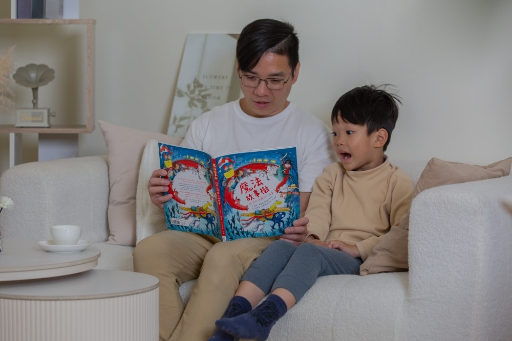 育兒好物。《魔法故事樹》奇幻橋樑書,紙本與有聲雙體驗!| 收錄21篇原創故事、戴上手指虎跟著主角去冒險、金馬影帝張震獻聲與電影級聲音設計打造耳邊立體劇場 - 第6張圖 育兒好物。《魔法故事樹》奇幻橋樑書,紙本與有聲雙體驗!| 收錄21篇原創故事、戴上手指虎跟著主角去冒險、金馬影帝張震獻聲與電影級聲音設計打造耳邊立體劇場