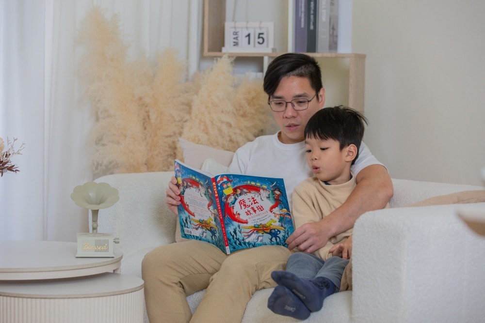育兒好物。《魔法故事樹》奇幻橋樑書,紙本與有聲雙體驗!| 收錄21篇原創故事、戴上手指虎跟著主角去冒險、金馬影帝張震獻聲與電影級聲音設計打造耳邊立體劇場 - 第10張圖 育兒好物。《魔法故事樹》奇幻橋樑書,紙本與有聲雙體驗!| 收錄21篇原創故事、戴上手指虎跟著主角去冒險、金馬影帝張震獻聲與電影級聲音設計打造耳邊立體劇場