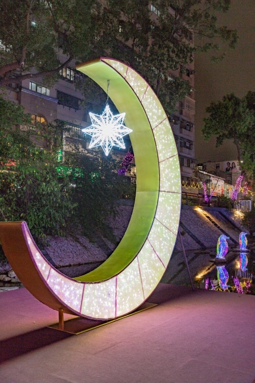 新北/新莊.2026中港大排光雕展「星耀中港 夢幻星河」 | 漫步台版清溪川!7米高星耀之樹閃耀新莊夜空、3米高雪白北極熊現身夢幻星河,收藏全台最浪漫的城市光廊 - 第26張圖 新北/新莊.2026中港大排光雕展「星耀中港 夢幻星河」 | 漫步台版清溪川!7米高星耀之樹閃耀新莊夜空、3米高雪白北極熊現身夢幻星河,收藏全台最浪漫的城市光廊