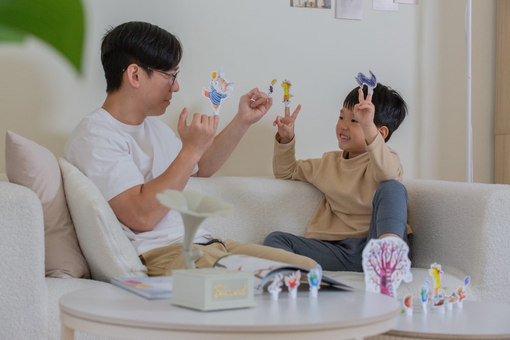 育兒好物。《魔法故事樹》奇幻橋樑書,紙本與有聲雙體驗!| 收錄21篇原創故事、戴上手指虎跟著主角去冒險、金馬影帝張震獻聲與電影級聲音設計打造耳邊立體劇場 - 第23張圖 育兒好物。《魔法故事樹》奇幻橋樑書,紙本與有聲雙體驗!| 收錄21篇原創故事、戴上手指虎跟著主角去冒險、金馬影帝張震獻聲與電影級聲音設計打造耳邊立體劇場