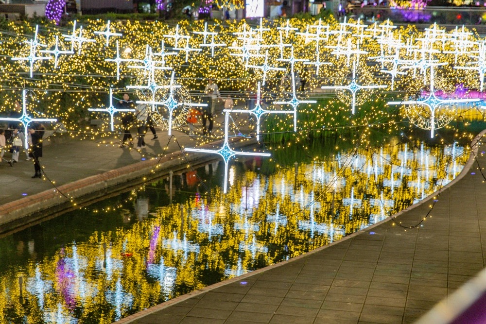 新北/新莊.2026中港大排光雕展「星耀中港 夢幻星河」 | 漫步台版清溪川!7米高星耀之樹閃耀新莊夜空、3米高雪白北極熊現身夢幻星河,收藏全台最浪漫的城市光廊 - 第36張圖 新北/新莊.2026中港大排光雕展「星耀中港 夢幻星河」 | 漫步台版清溪川!7米高星耀之樹閃耀新莊夜空、3米高雪白北極熊現身夢幻星河,收藏全台最浪漫的城市光廊