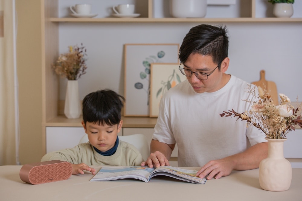 育兒好物。《魔法故事樹》奇幻橋樑書,紙本與有聲雙體驗!| 收錄21篇原創故事、戴上手指虎跟著主角去冒險、金馬影帝張震獻聲與電影級聲音設計打造耳邊立體劇場 - 第16張圖 育兒好物。《魔法故事樹》奇幻橋樑書,紙本與有聲雙體驗!| 收錄21篇原創故事、戴上手指虎跟著主角去冒險、金馬影帝張震獻聲與電影級聲音設計打造耳邊立體劇場