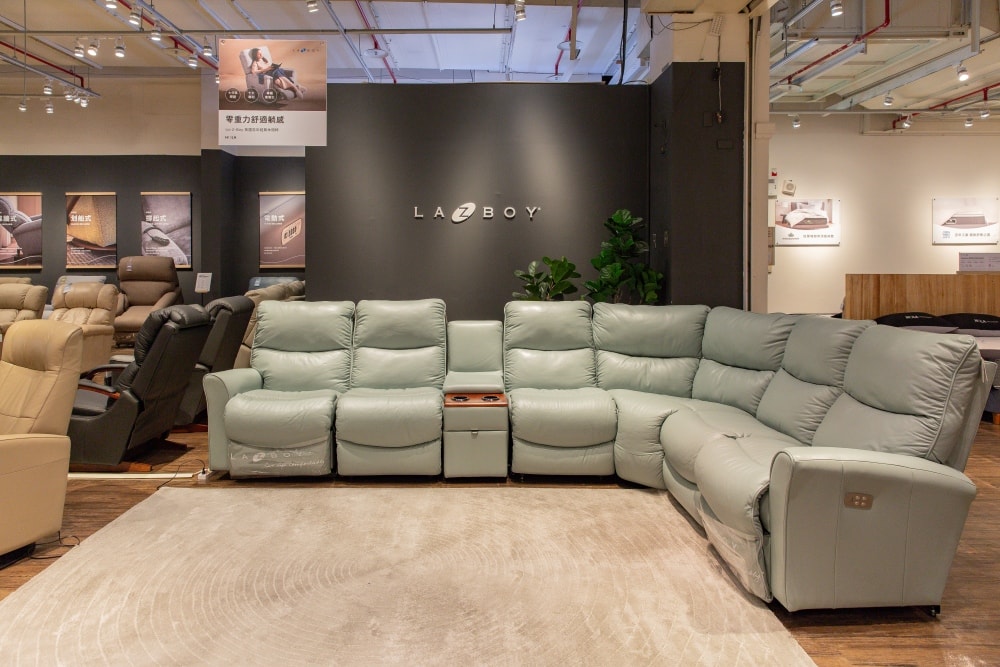 台北/內湖.HOLA內湖旗艦店「La-Z-Boy休閒椅」| 讓米爸差點睡在展示間的零重力體驗、打造專屬家人的極致舒壓空間 - 第5張圖 台北/內湖.HOLA內湖旗艦店「La-Z-Boy休閒椅」| 讓米爸差點睡在展示間的零重力體驗、打造專屬家人的極致舒壓空間