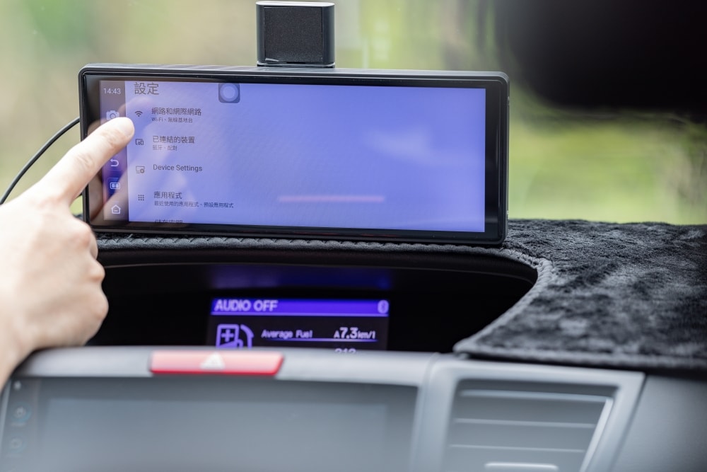 好物分享。老車智慧升級「ALC i10PRO 安卓版智慧顯示屏」 | 10.26吋大螢幕整合行車記錄器、免拆機讓家裡的休旅車一秒跳級2026年高規格